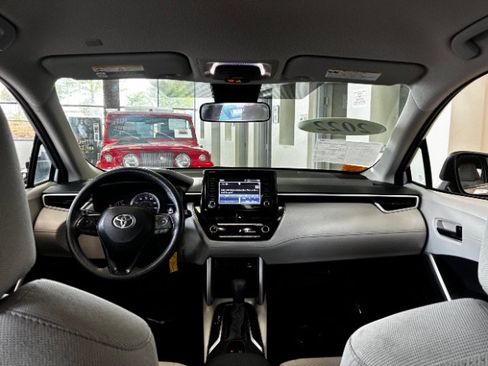 Used 2022 Toyota Corolla Cross L FWD image 28