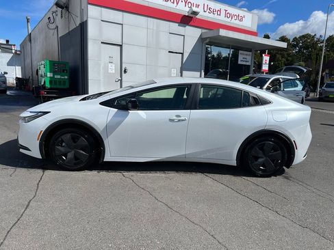 Certified 2026 Toyota Prius Plug-In Hybrid FWD image 7