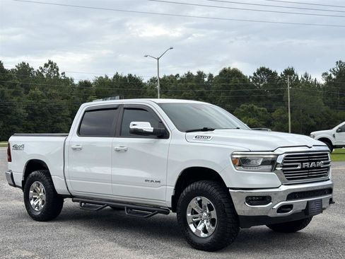 Used 2023 RAM 1500 Laramie AWD/4WD image 3