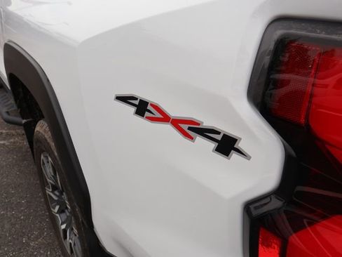 Used 2024 Chevrolet Colorado LT w/ LT Convenience Package III AWD/4WD image 9