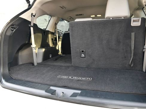 Used 2023 Toyota Highlander XLE image 25