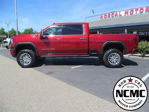 Used 2024 GMC Sierra 2500 Denali w/ Denali Reserve Package image 8
