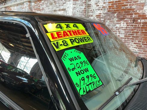 Used 1995 GMC Yukon SLE image 9