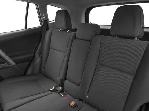 Used 2018 Toyota RAV4 LE image 14