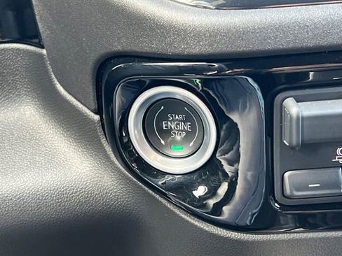 Used 2024 Chevrolet Silverado 1500 ZR2 w/ Technology Package image 34