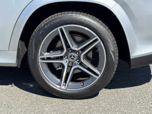 New 2025 Mercedes-Benz GLS 450 4MATIC image 15