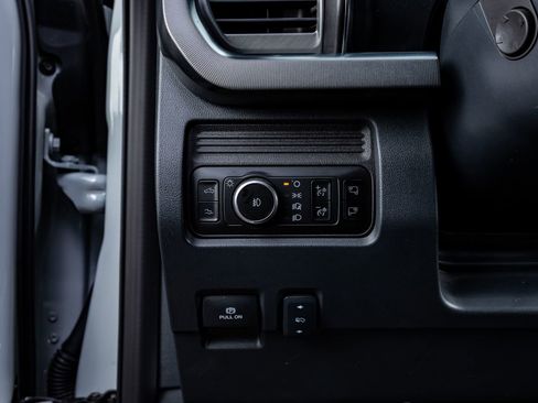 Used 2025 Ford F250 Platinum w/ FX4 Off-Road Package image 19