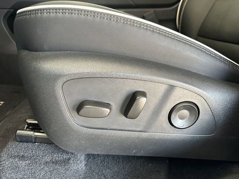 Certified 2025 GMC Acadia Denali w/ Super Cruise Package image 19