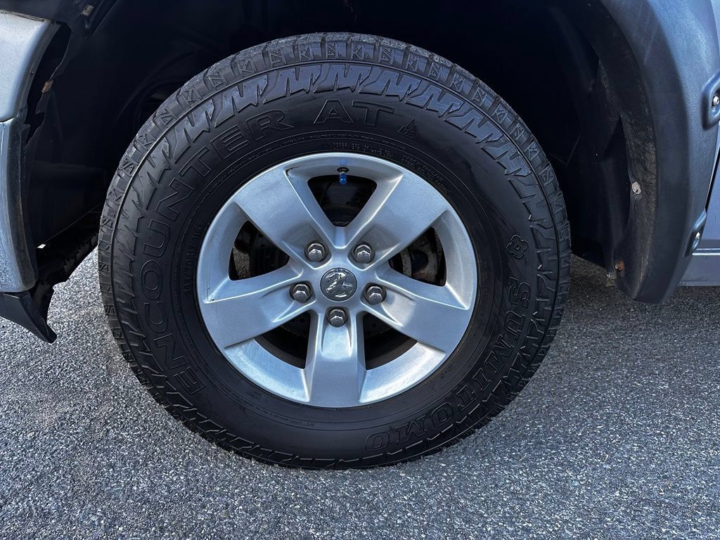 Used 2019 RAM 1500 Classic SLT AWD/4WD image 11