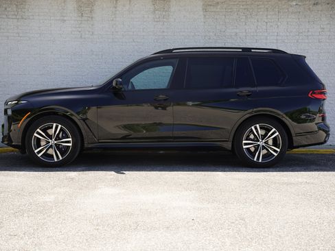 Used 2024 BMW X7 xDrive40i w/ M Sport Package AWD/4WD image 4