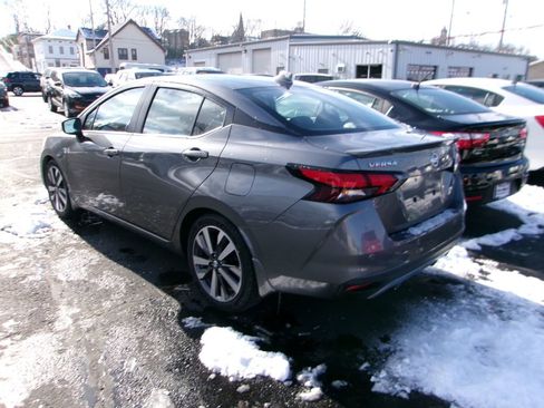 Used 2020 Nissan Versa SR w/ Convenience Package image 5