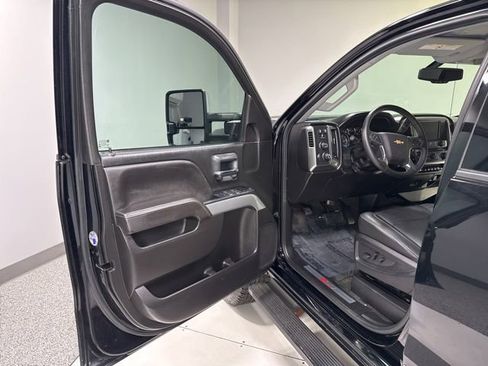 Used 2017 Chevrolet Silverado 3500 LT w/ LT Convenience Package AWD/4WD image 7