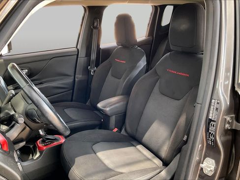 Used 2016 Jeep Renegade Trailhawk AWD/4WD image 9