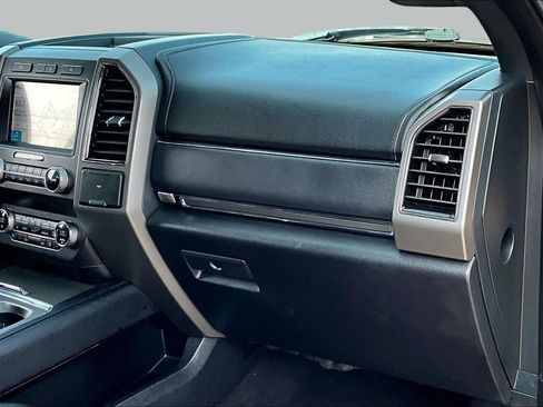 Used 2019 Ford Expedition XLT w/ Equipment Group 202A RWD image 19