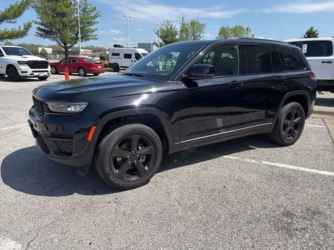 New 2025 Jeep Grand Cherokee Altitude AWD/4WD image 14