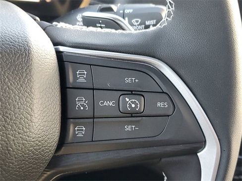 New 2025 Jeep Grand Cherokee L Altitude image 24