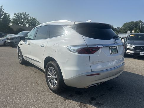 Used 2024 Buick Enclave Essence AWD/4WD image 5