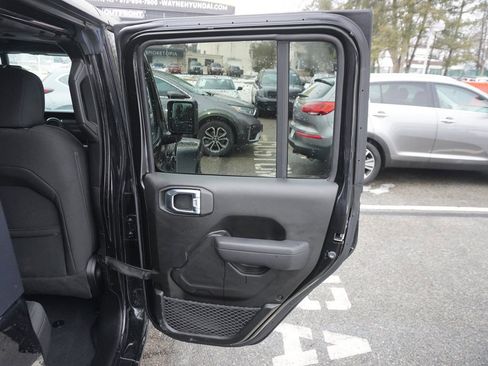 Used 2022 Jeep Gladiator Sport image 22