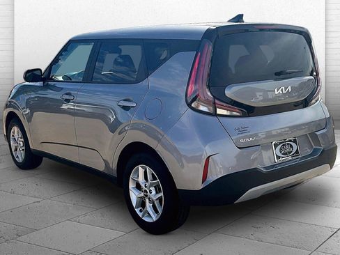 Used 2025 Kia Soul LX FWD image 4