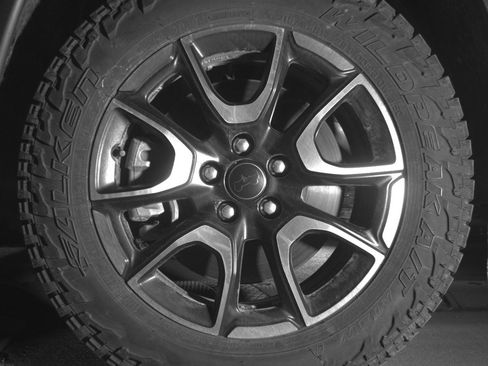 Used 2025 Jeep Compass Trailhawk image 12