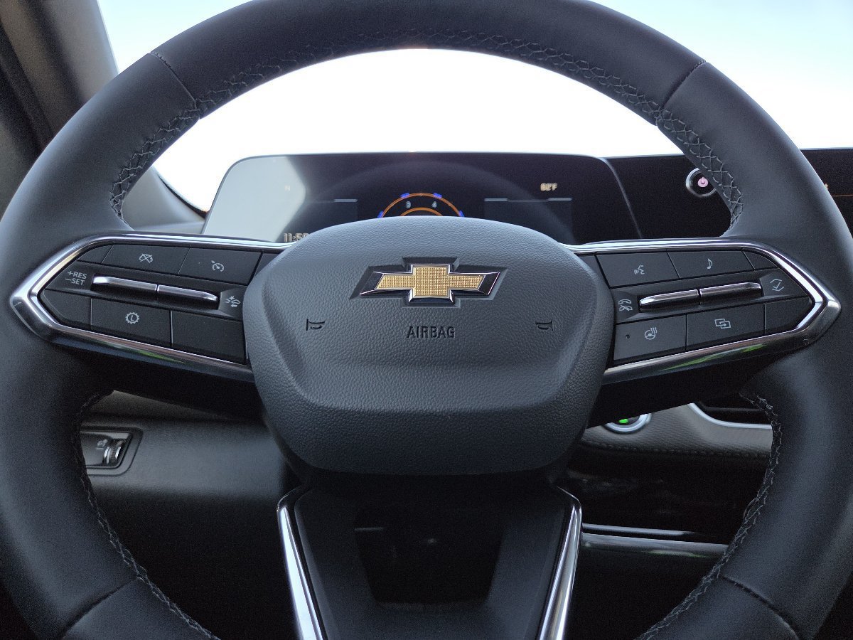 New 2027 Chevrolet Equinox LT w/ Convenience Package II FWD image 31