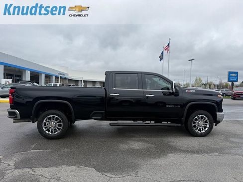 Used 2024 Chevrolet Silverado 3500 LTZ w/ LTZ Premium Package image 8