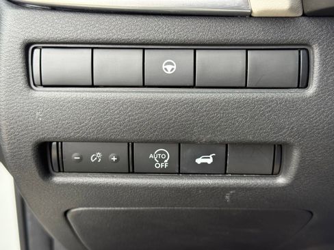 Used 2023 Nissan Rogue SL AWD/4WD image 38