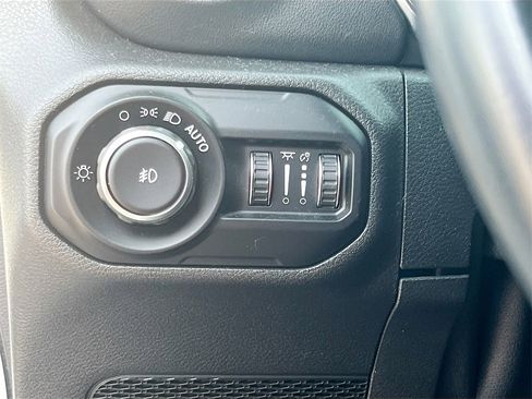 Used 2021 Jeep Wrangler Unlimited Sahara image 10