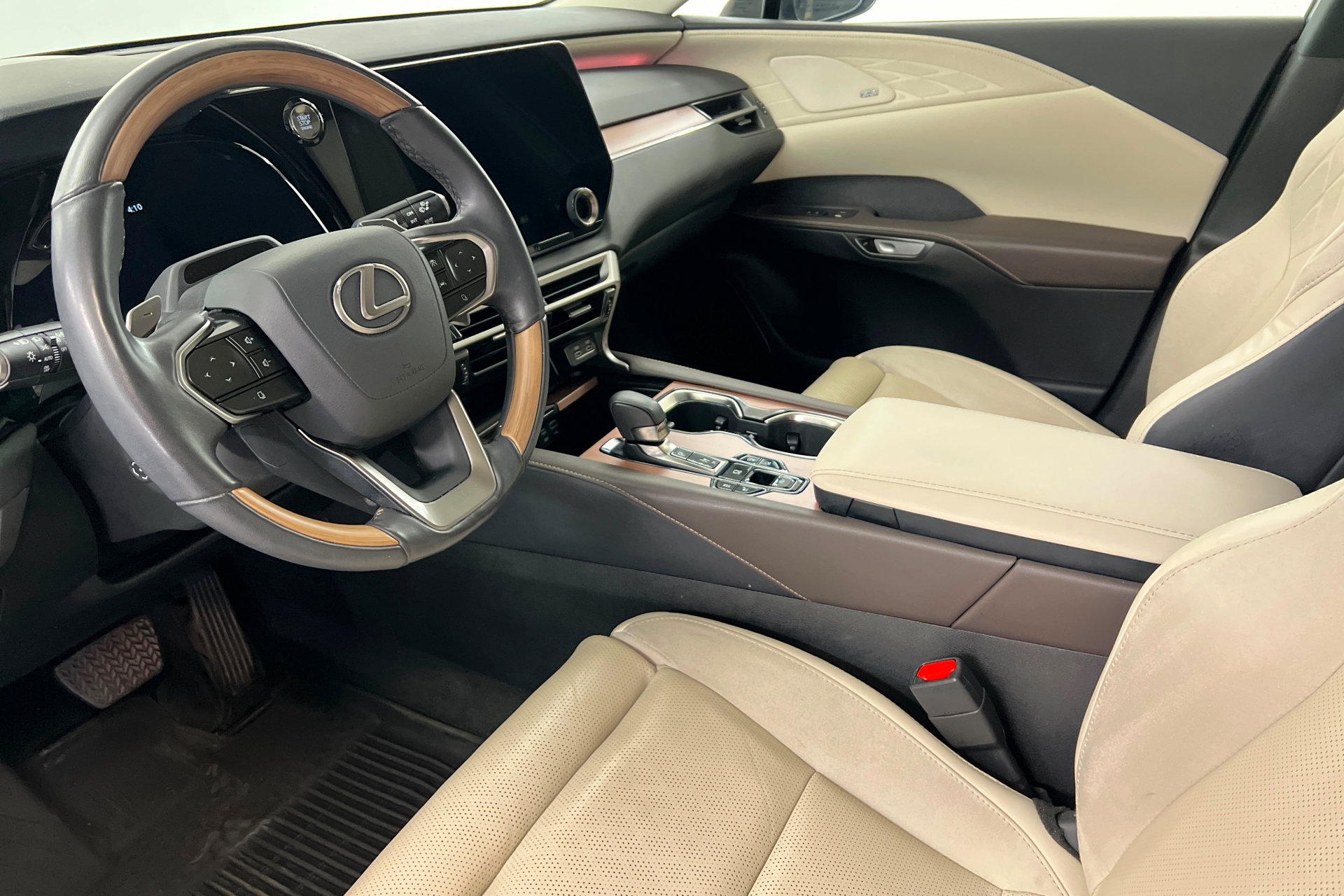 Used 2024 Lexus RX 350 AWD w/ Convenience Package image 16
