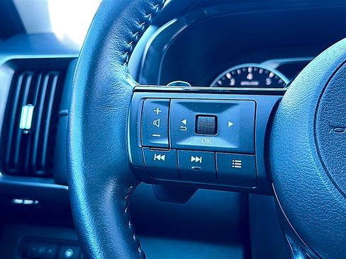 Used 2024 Nissan Pathfinder SL w/ SL Premium Package FWD image 31