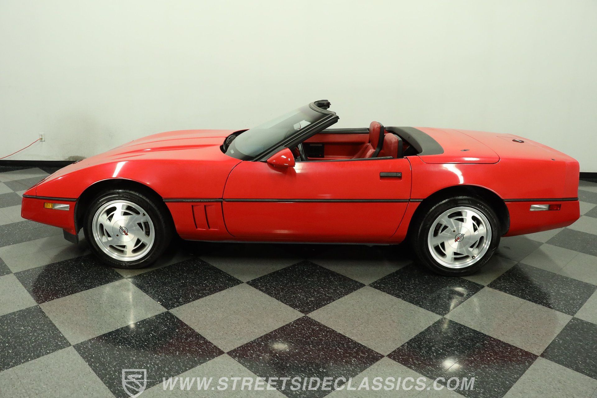 Used 1988 Chevrolet Corvette Convertible RWD image 2