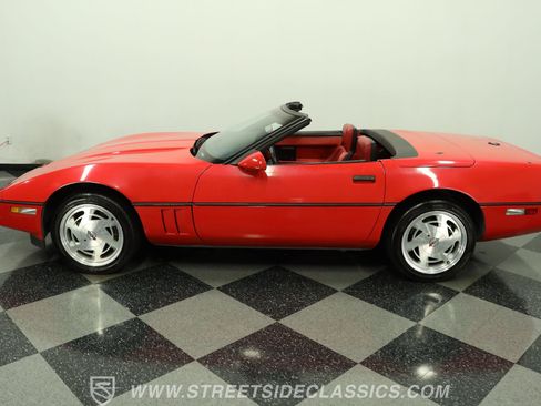 Used 1988 Chevrolet Corvette Convertible RWD image 2
