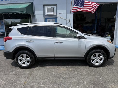 Used 2014 Toyota RAV4 XLE AWD/4WD image 5