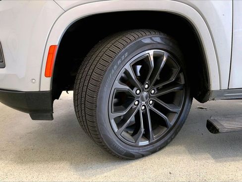 Used 2024 Jeep Grand Wagoneer L Series III w/ Rear Seat Video Group 1 AWD/4WD image 20