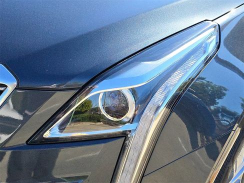 Used 2019 Cadillac XT5 FWD image 35