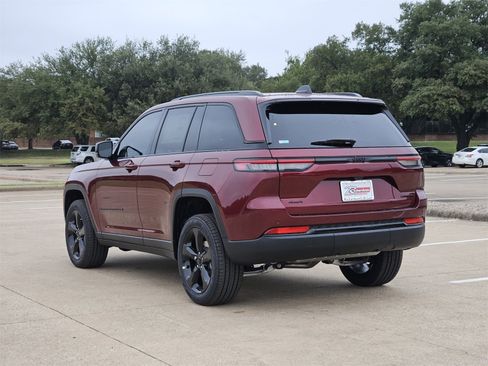 New 2025 Jeep Grand Cherokee Limited w/ Black Appearance Package image 6
