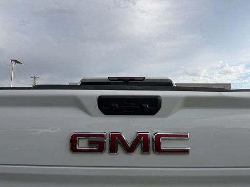 Used 2024 GMC Sierra 1500 AT4 w/ Technology Package AWD/4WD image 15