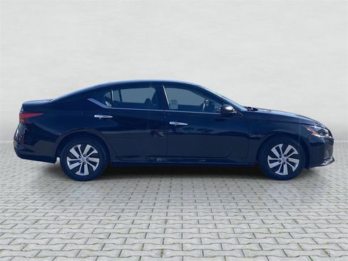 Used 2025 Nissan Altima 2.5 S image 8