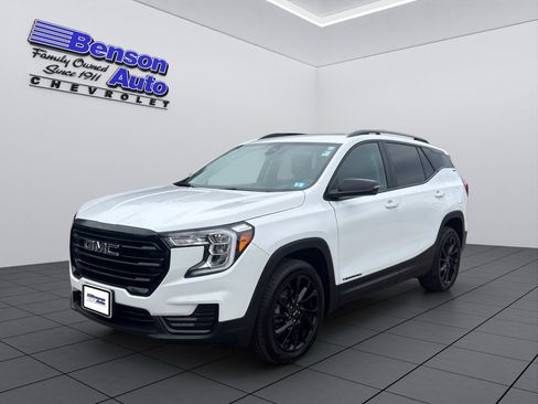 Certified 2023 GMC Terrain SLE w/ Driver Convenience Package image 1