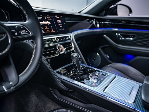 Used 2022 Bentley Flying Spur W12 image 28