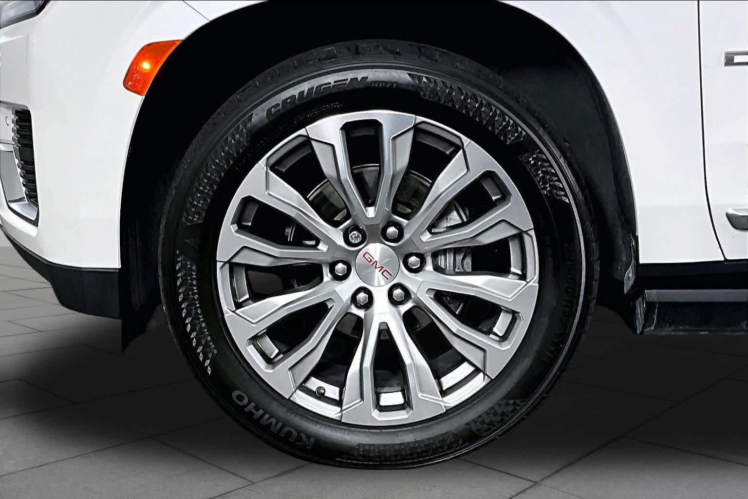 Used 2021 GMC Yukon Denali w/ Denali Premium Package RWD image 10