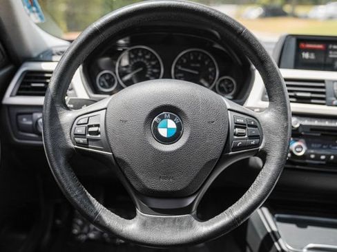 Used 2018 BMW 320i xDrive Sedan AWD/4WD image 28