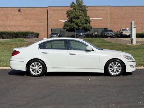 Used 2013 Hyundai Genesis 3.8 RWD image 8