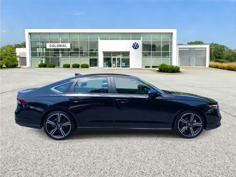 Used 2025 Honda Accord Sport image 6