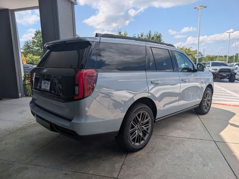 New 2027 Ford Expedition Platinum w/ Stealth Appearance Package AWD/4WD image 2