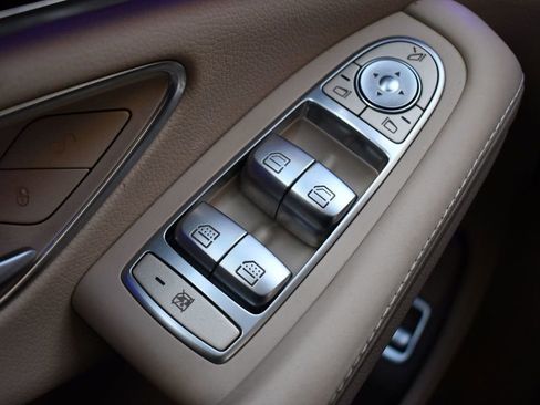 Used 2018 Mercedes-Benz S 560 4MATIC Sedan image 23