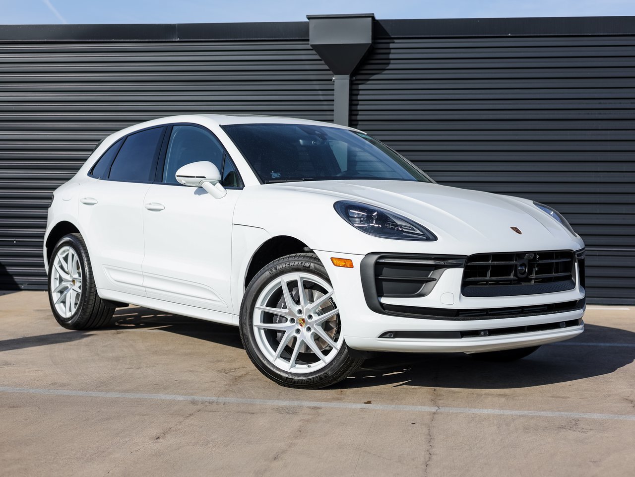 Certified 2026 Porsche Macan AWD/4WD image 9