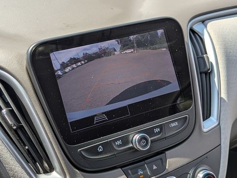 Used 2022 Chevrolet Malibu LT FWD image 19