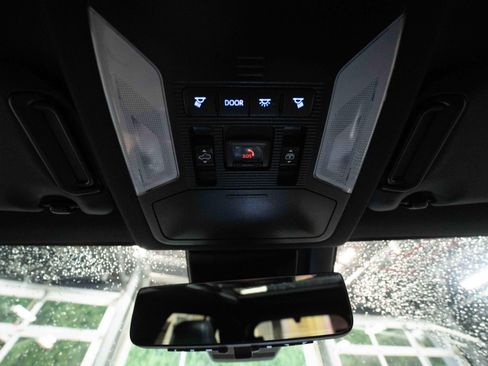 Used 2022 Toyota RAV4 XSE AWD/4WD image 18