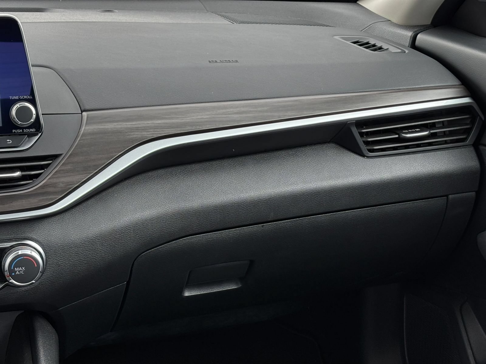 Used 2025 Nissan Altima 2.5 SV FWD image 35